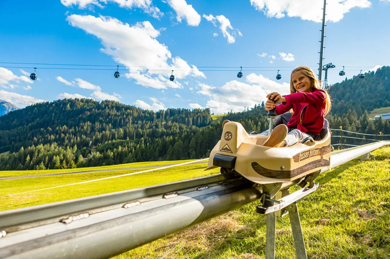 Alpski toboggan na Jahorini Alpska tobogan-staza na Jahorini tokom ljetne sezone