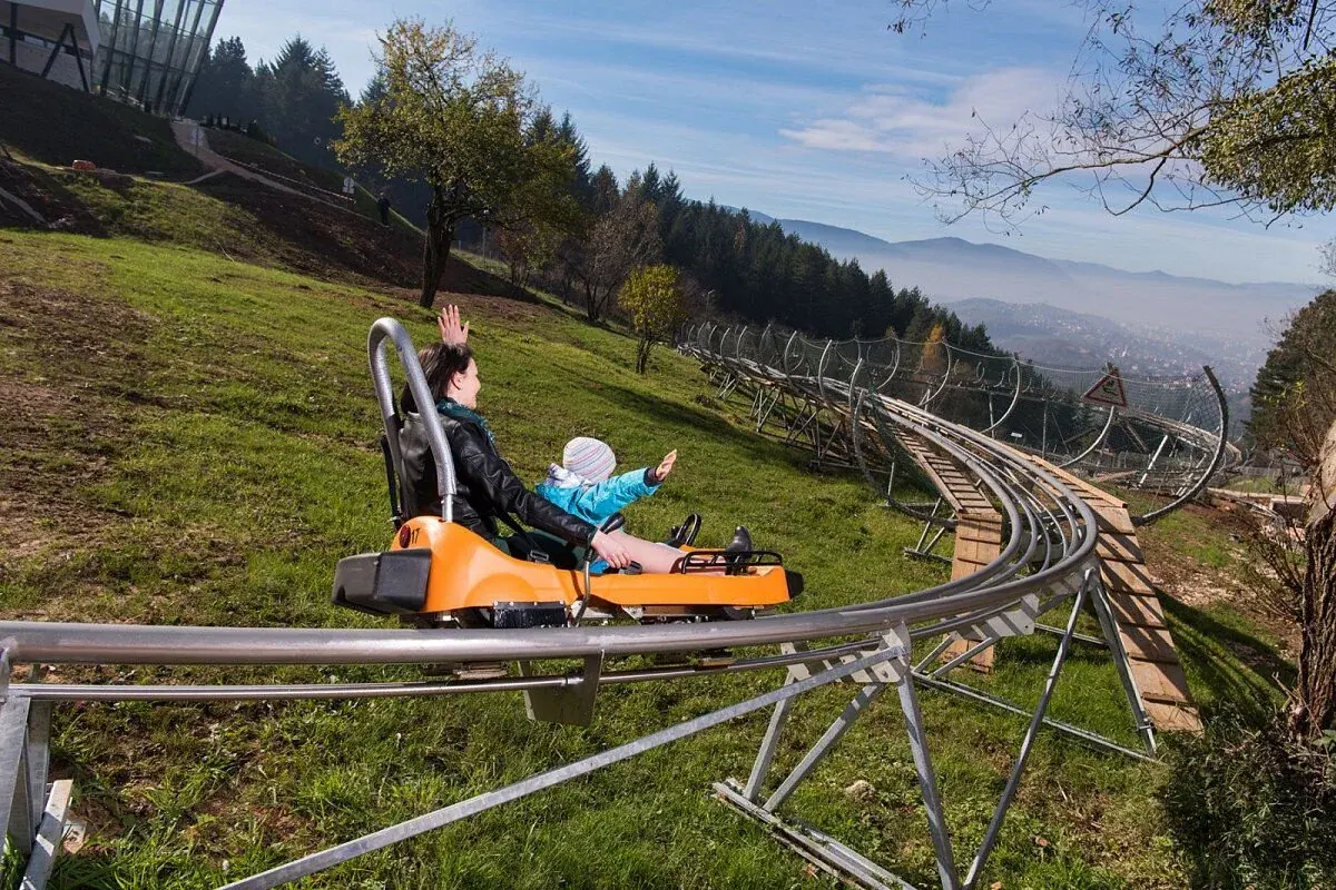 Alpski toboggan na planini Trebević iznad Sarajeva