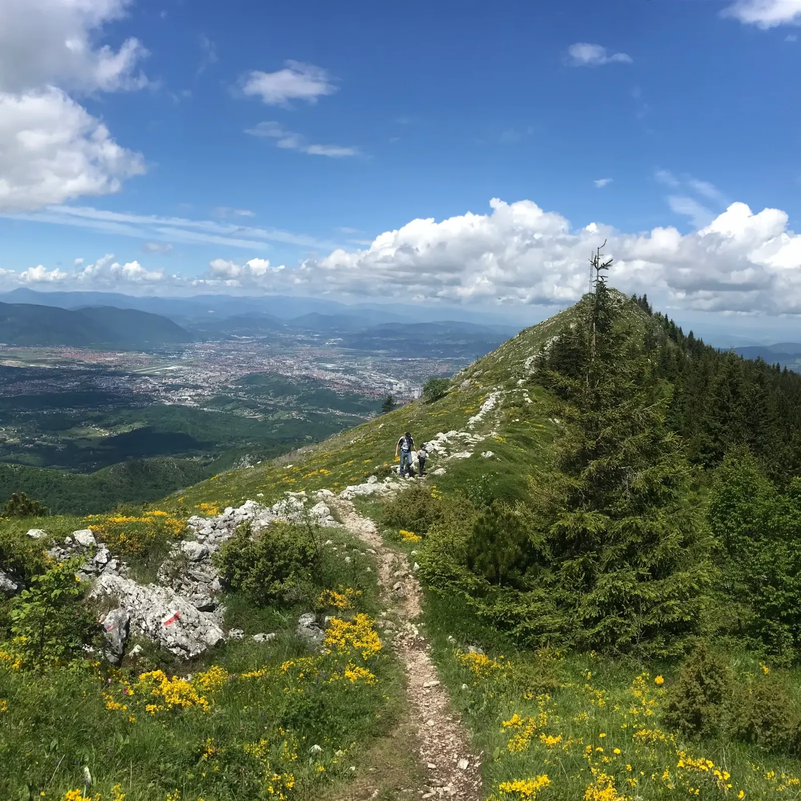 Planinski greben i slikoviti vidikovac na Trebeviću