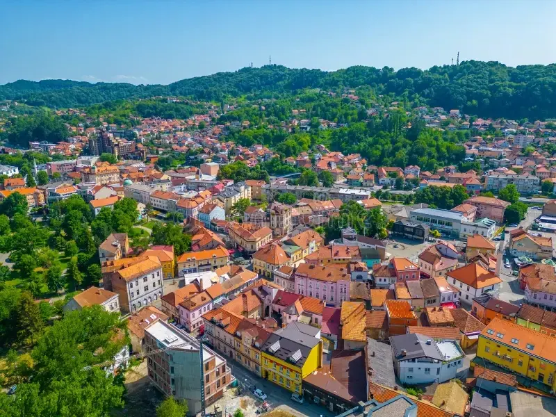 Panoramski pogled na centar Tuzle u Bosni i Hercegovini