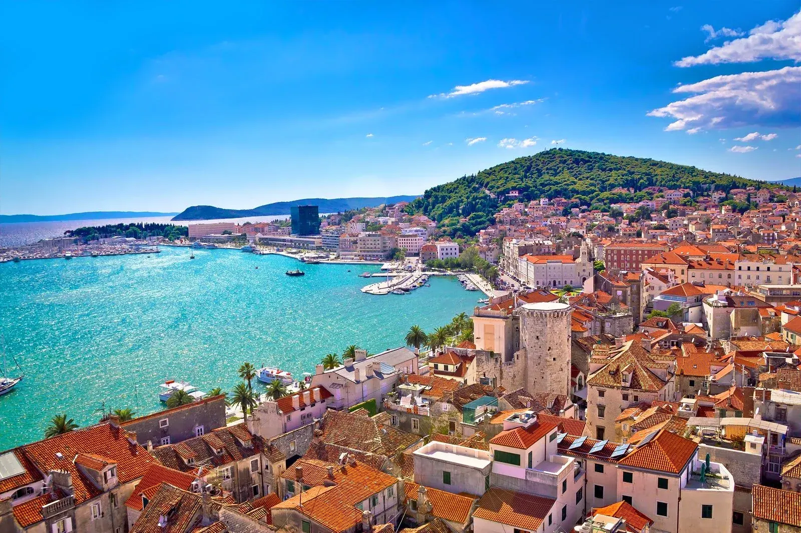 Split i Jadransko more Panoramski pogled na Stari grad Split i tirkiznu jadransku obalu